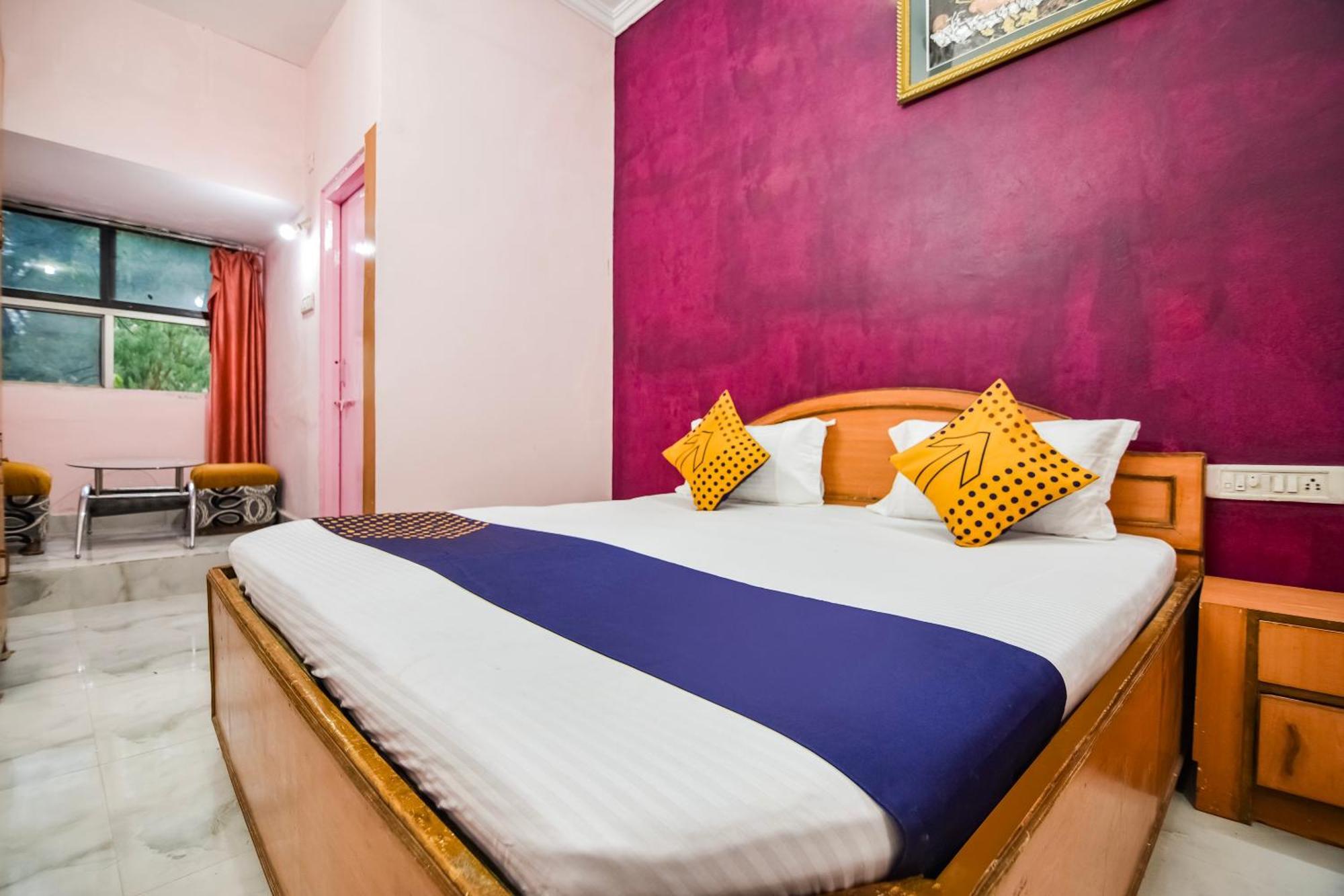 Spot On Hotel Midtown Gondia Exterior foto