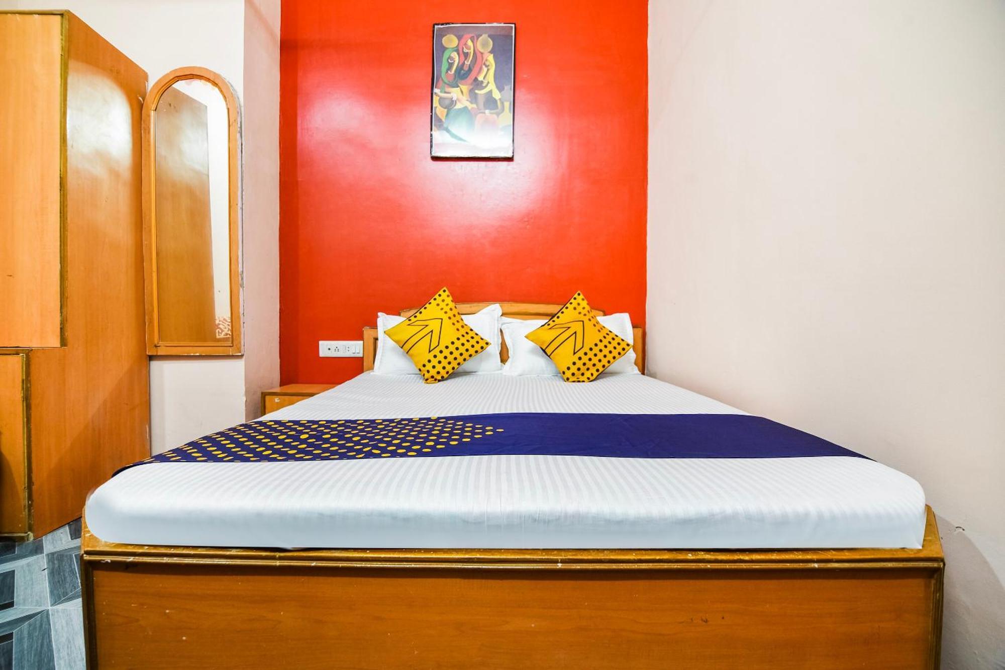 Spot On Hotel Midtown Gondia Exterior foto