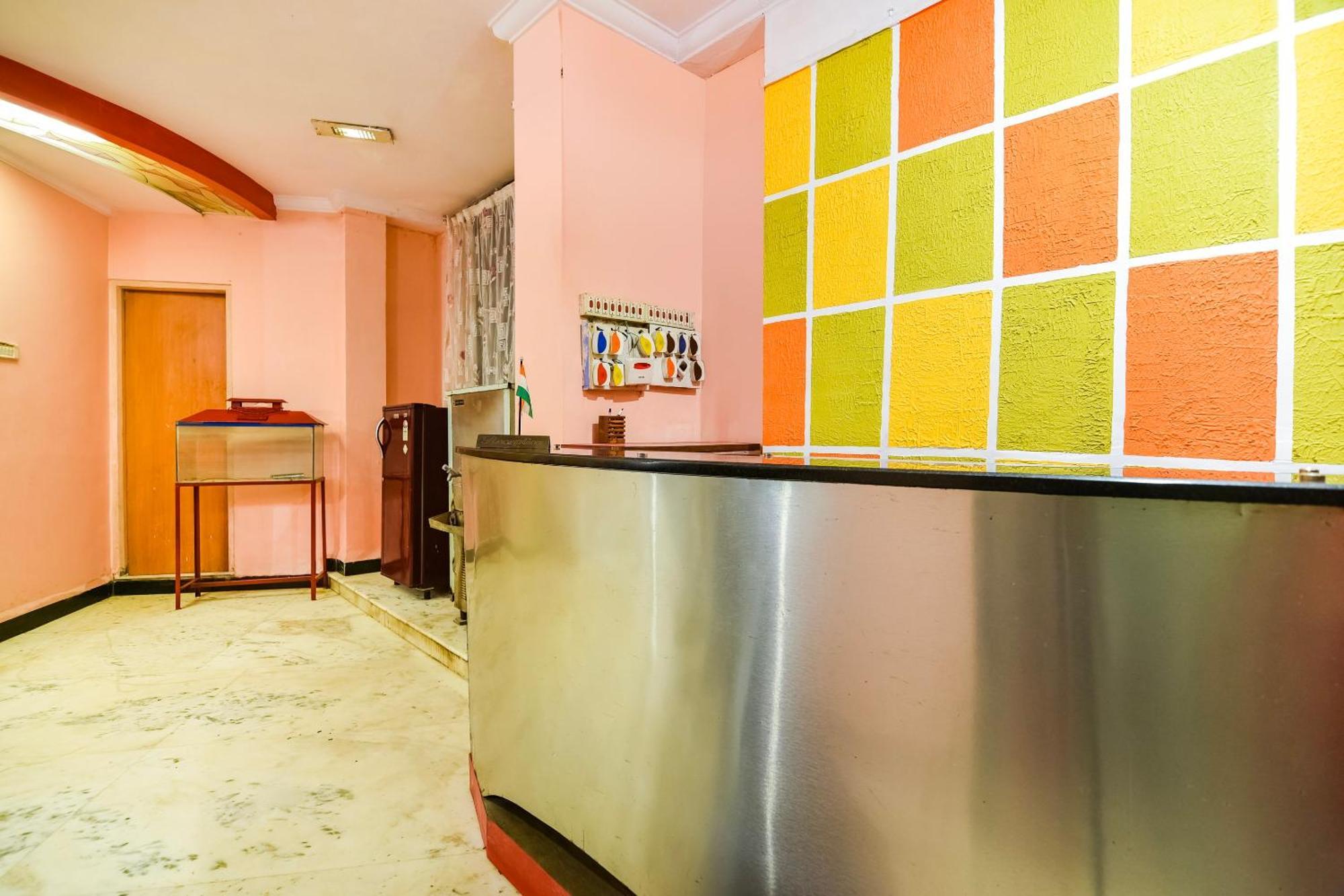 Spot On Hotel Midtown Gondia Exterior foto